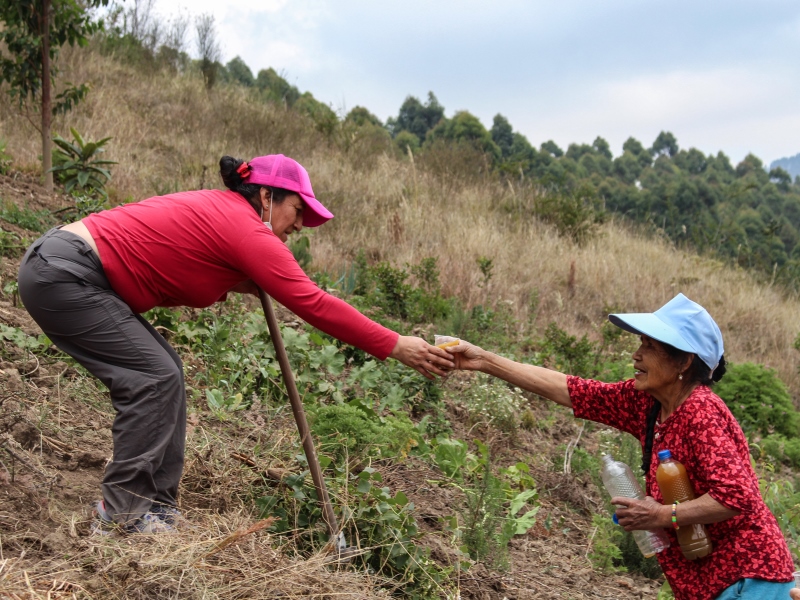 ¡No somos turistas! ¡Venimos a la minga!