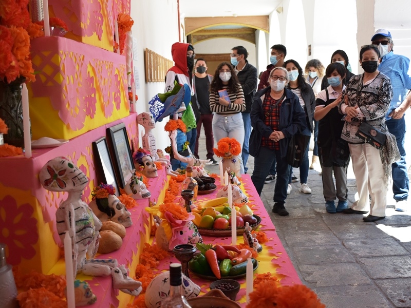 Altar de Muertos: Encuentros a través del ritual.