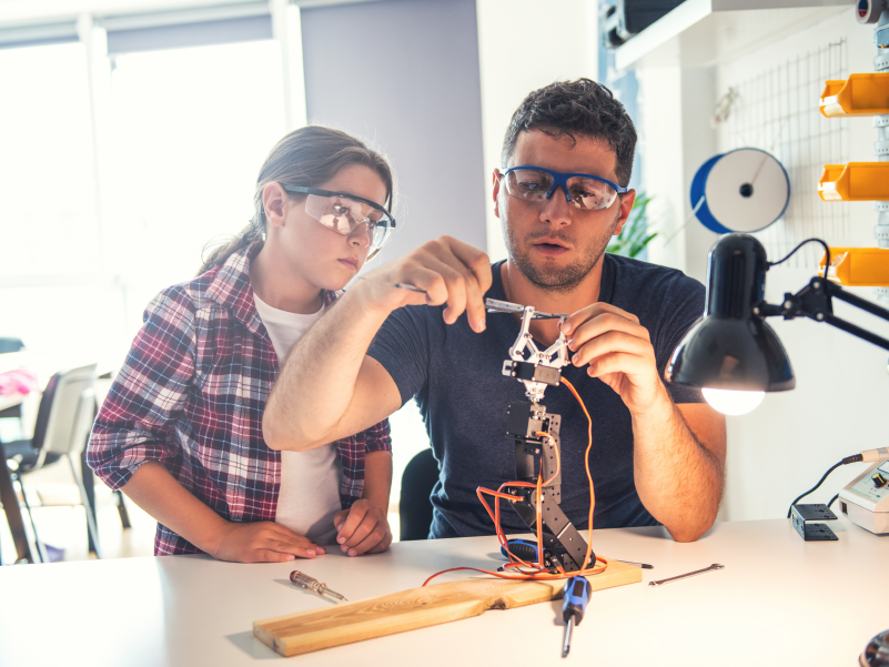 Descubra más sobre el maravilloso mundo de la programación de autómatas y robots, en una actividad especial en el MIC
