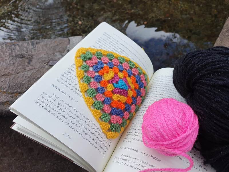 Palabras y puntadas de mujer.