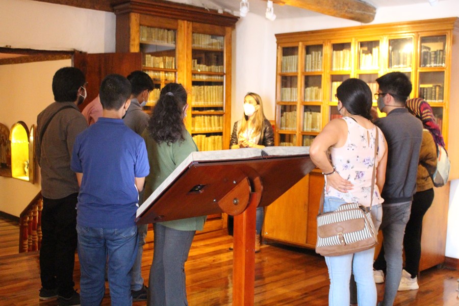 Recorrido especial: ¡Libros tras los muros!