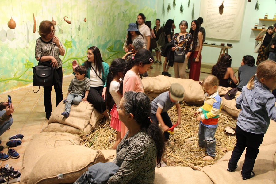 Explorando desde el movimiento el gran nido del bosque.